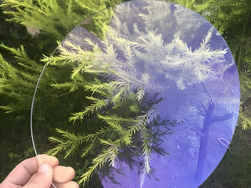 Quali sono i vantaggi del vetro antiriflesso rispetto al vetro ordinario