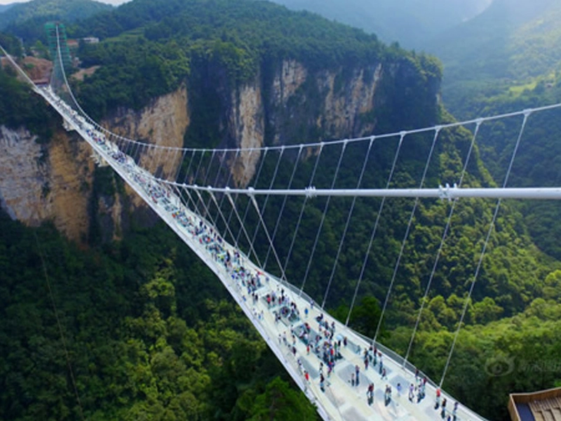 Il famoso ponte di vetro in cina --- Zhangjiajie glass bridge