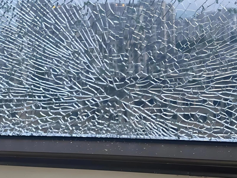 Il motivo della rottura arbitraria del vetro temperato