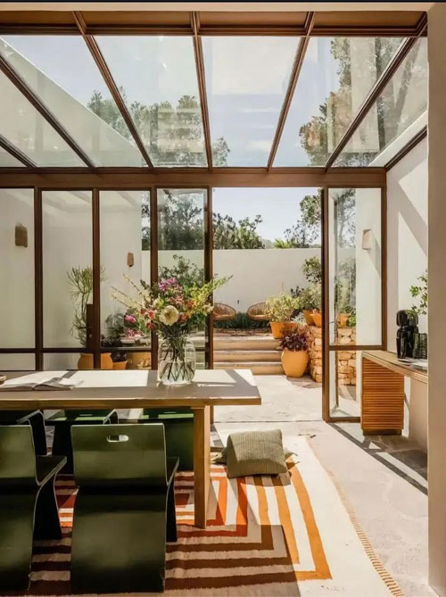 the-sunrooms-are-warm-in-winter-and-cool-in-summer19.jpg